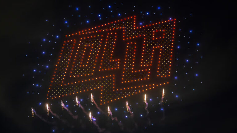 Un show de 1010 drones iluminó el cielo en los 10 años de Lollapalooza Argentina