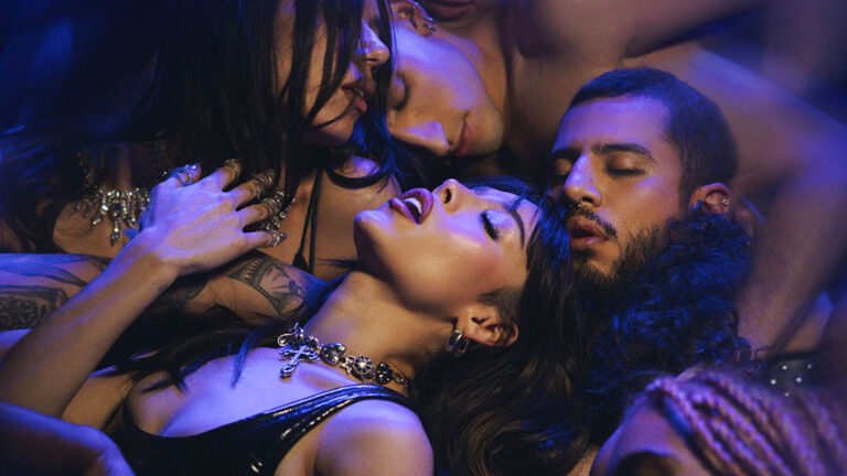 Danna revela su lado más seductor en su videoclip «Atari»
