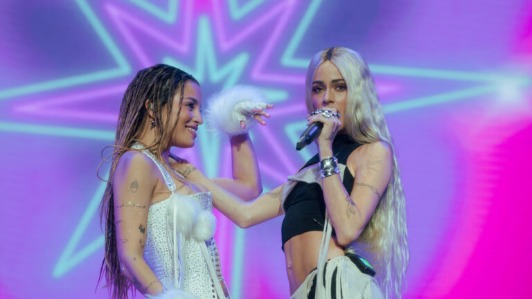Emilia brilló en su tercer Movistar Arena junto a Tini