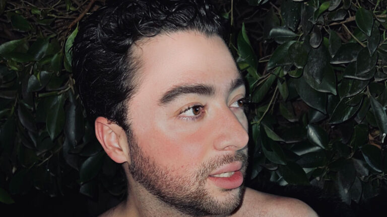 Marshall lanzó su nueva canción «Tocas»