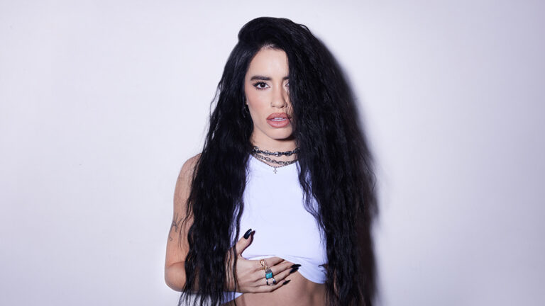 Lali revoluciona la escena con su nuevo single “Fanático”