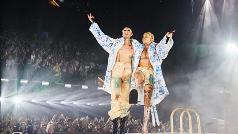 CA7RIEL & Paco Amoroso inmortalizan su show histórico en el Movistar Arena