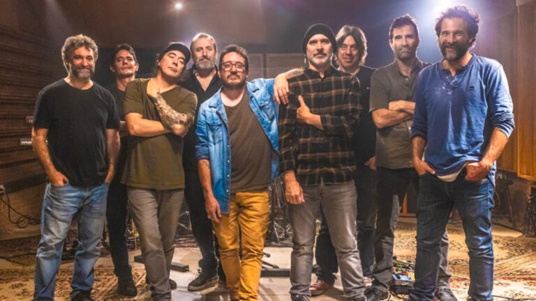 La Vela Puerca celebra 20 años de «A Contraluz» con el estreno de «Vivo A Contraluz (2004-2024)»