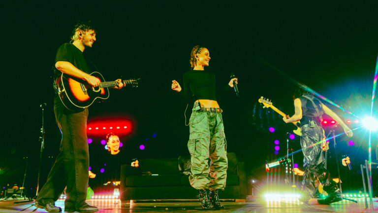 Morat y Tini lanzan el video oficial de «Consejo de Amor» en vivo desde el Estadio Vélez