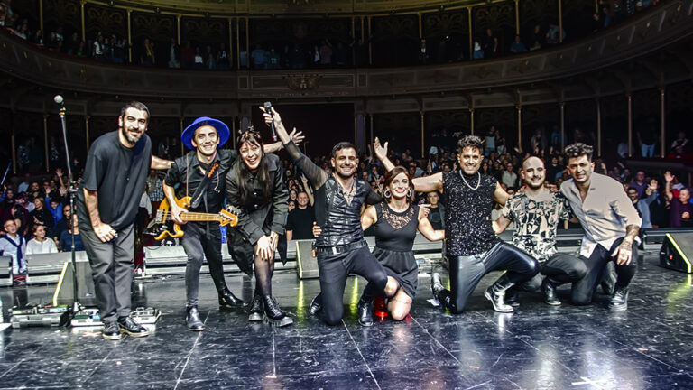 Planeador V llega por primera vez a la calle Corrientes con un tributo inolvidable a Soda Stereo y Gustavo Cerati