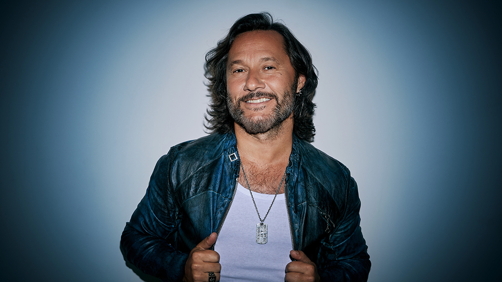 Diego Torres y Estopa reversionan «La Última Noche» con un toque de rumba y rock