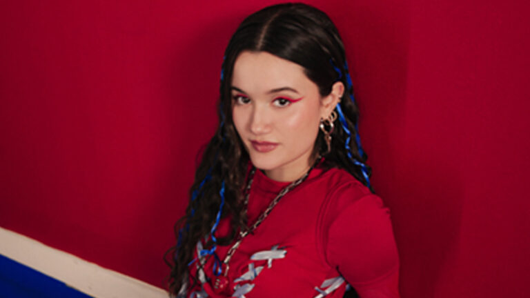 Joaquina lanza su álbum debut Al Romper La Burbuja