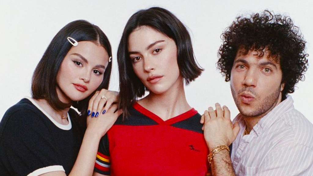SELENA GOMEZ, BENNY BLANCO Y GRACIE ABRAMS ESTRENAN «CALL ME WHEN YOU BREAK UP»