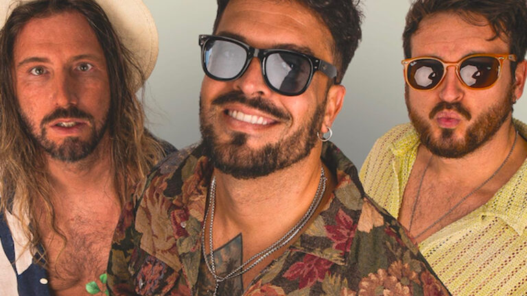 Bombai celebra 10 años de música con su tercer álbum