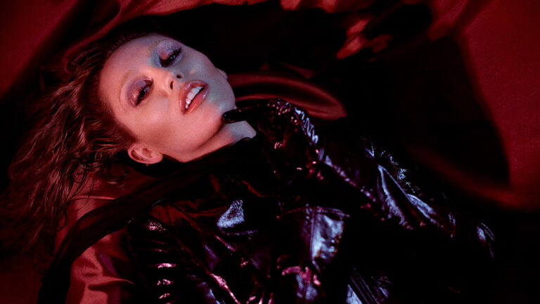 Miley Cyrus lanza «Something Beautiful»: un viaje emocional en 13 canciones
