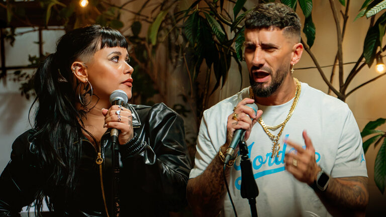 Damaris se une a Warner Music y lanza “Qué Nos Pasó” junto a Román El Original