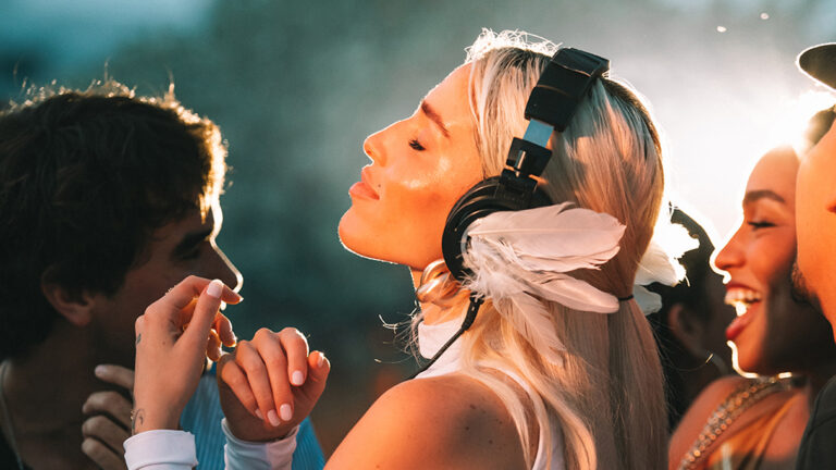 Elena Rose lanza “Sintigo”, un himno house de verano cargado de amor y deseo