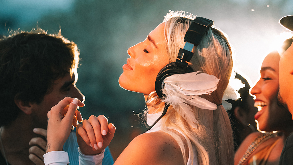 Elena Rose lanza “Sintigo”, un himno house de verano cargado de amor y deseo