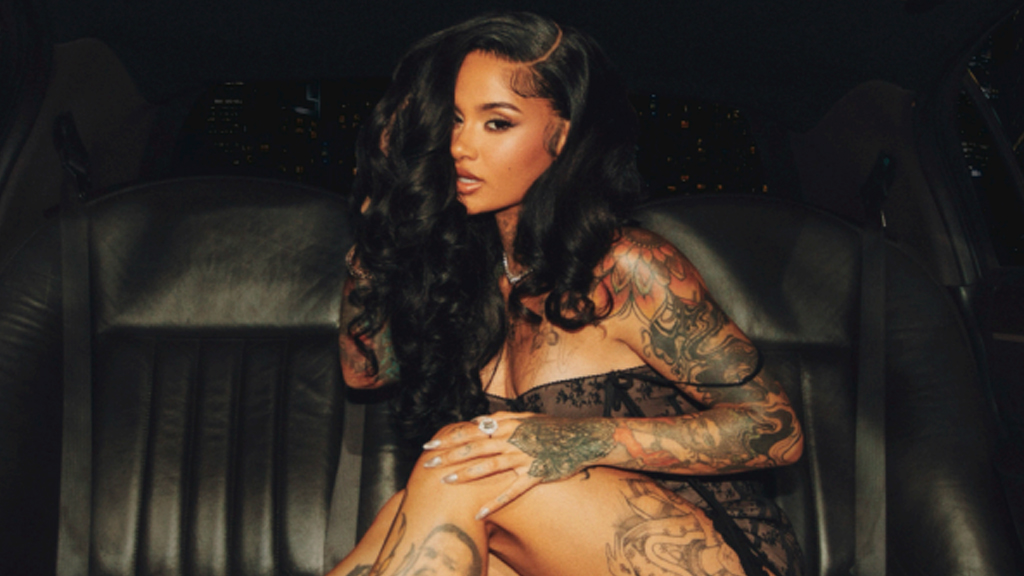 Kehlani hipnotiza con “Folded”: su nuevo single R&B que marca otro gran momento en su carrera