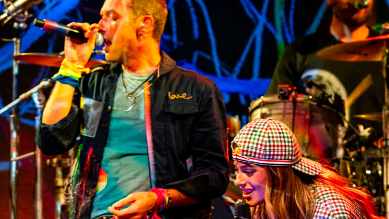 Tini Stoessel cantó con Coldplay en Miami tras la presentación de Rodrigo De Paul en Inter: el video del momento