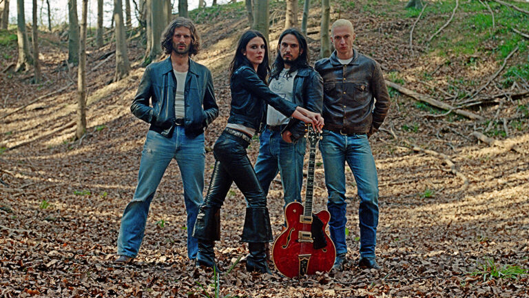 Wolf Alice estrena «White Horses» nuevo adelanto de su disco «The Clearing»
