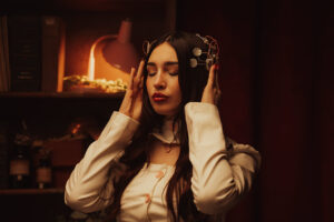 Juli Martorell presenta “Demasiado”, primer adelanto de su álbum debut
