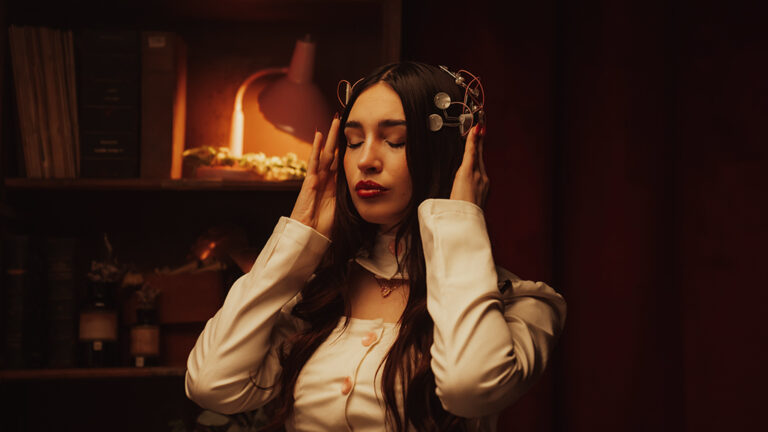 Juli Martorell presenta “Demasiado”, primer adelanto de su álbum debut