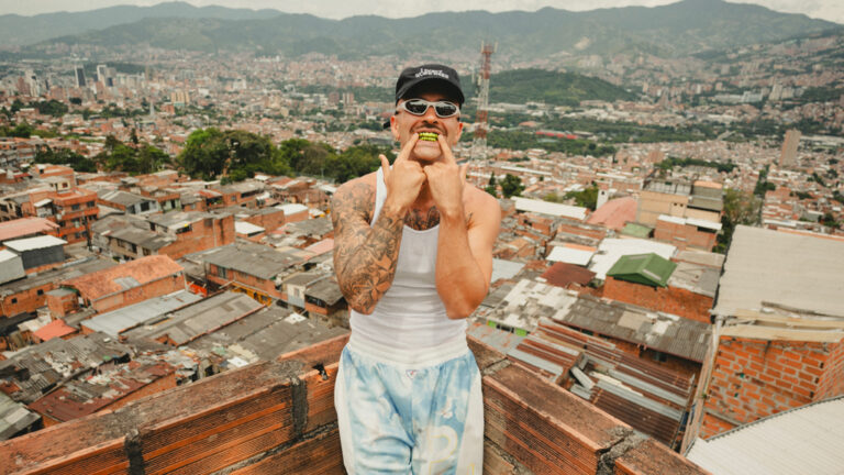 Feid lanza la versión completa de “RU MOR”, incluida en su álbum Ferxxo Vol X: Sagrado