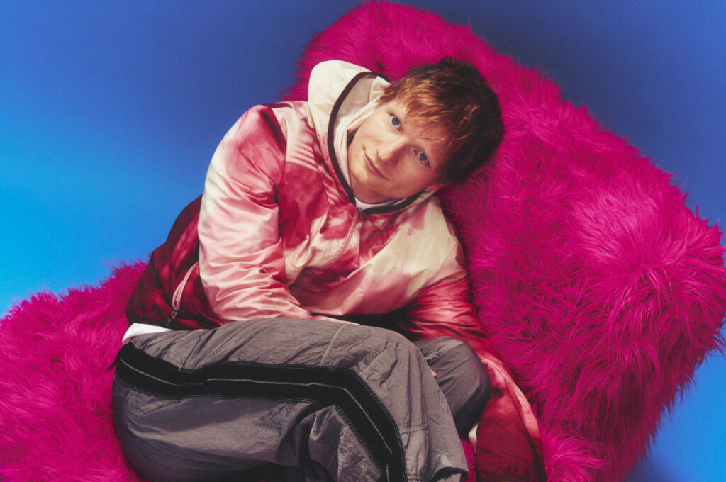 Ed Sheeran lanza Play, su nuevo álbum, y estrena el video oficial de “Camera”
