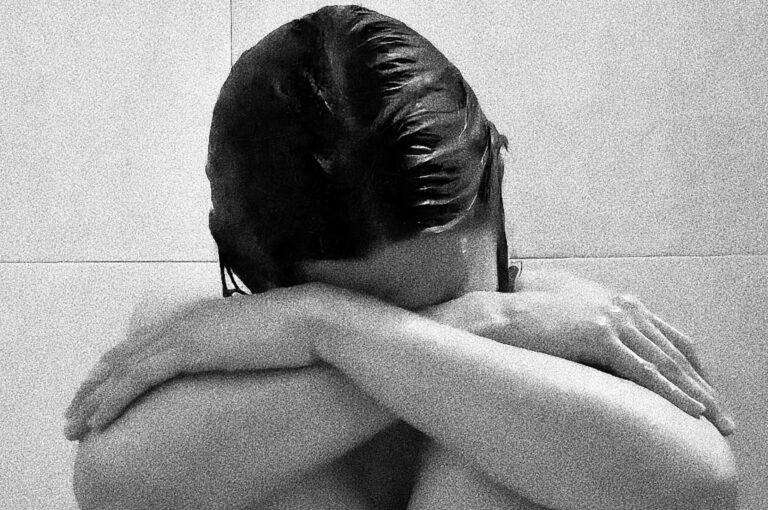Astrid Yan presenta “Maligno, Vil y Cruel”: una mirada oscura y emocional a la infidelidad y al amor propio