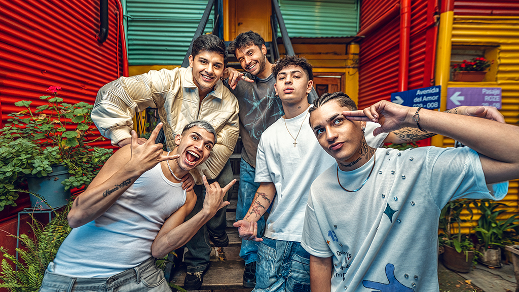 Roze estrena “Botellas Vacías” junto a Marama, Migrantes y Alan Gómez