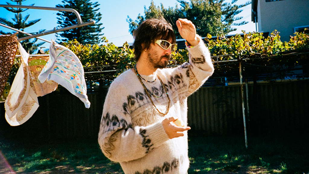 Tame Impala lanza “Deadbeat”, su quinto álbum de estudio