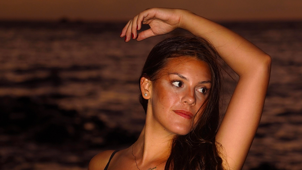 Chiara Baudracco reversiona “Rosas” en clave de cumbia argentina y le imprime su propio estilo