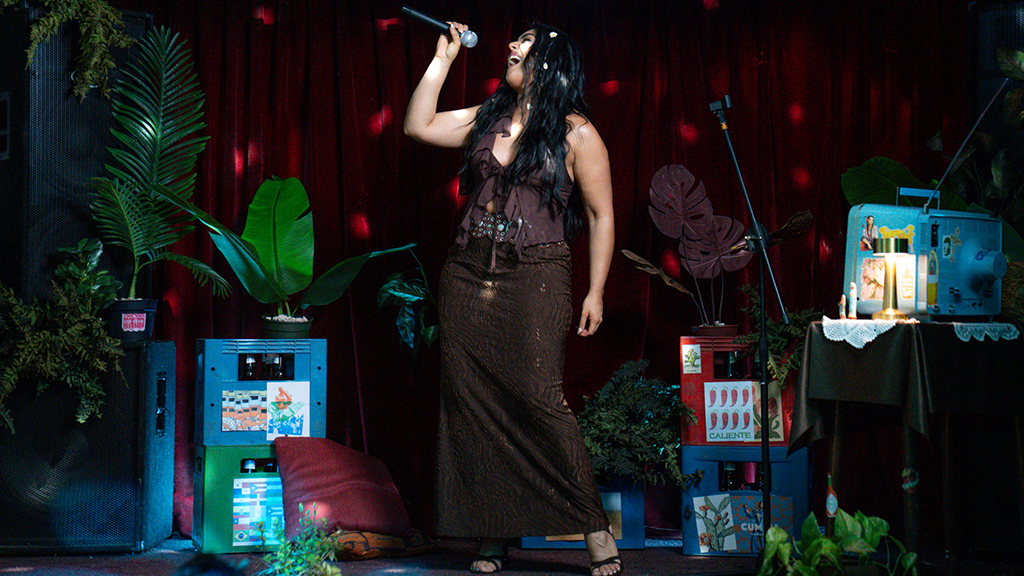 Ángela Leiva presenta “Qué Me Vas a Dar” junto a Carolina Ross y expande su camino en la música mexicana