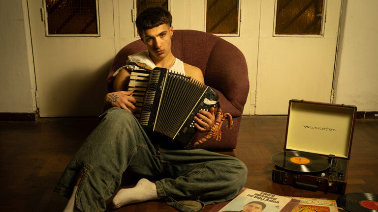 Tobika presenta “Re Solo”, una confesión urbana sobre amores que dejan huella