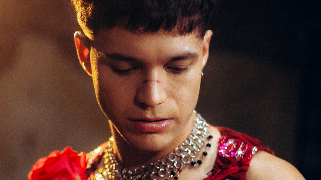 Alan Lez, finalista de La Voz Argentina, inicia una nueva etapa con “Prendimos La Luz”