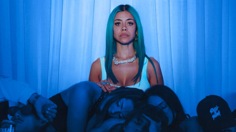 Guada Casales presenta “Con Ella”: una canción sobre la lucha interna, la honestidad y el camino hacia una nueva identidad