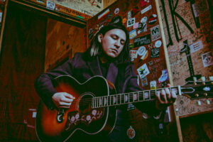 Marco Harrison: el nuevo nombre del rock alternativo que une Londres, Manchester y raíces latinoamericanas