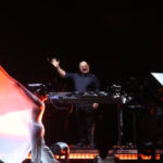 El “cura DJ” reunió a miles en Plaza de Mayo con un show electrónico en homenaje al papa Francisco