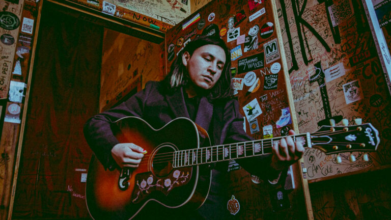 Marco Harrison: el nuevo nombre del rock alternativo que une Londres, Manchester y raíces latinoamericanas