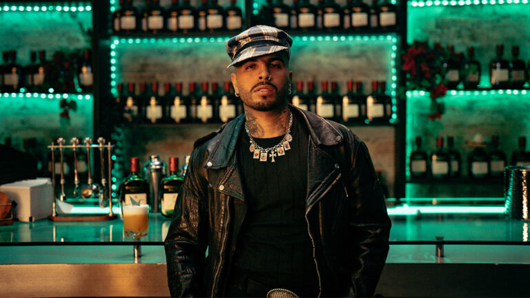 Rauw Alejandro presenta “Dando Vueltas” junto a Buchanan’s en la previa del Mundial 2026