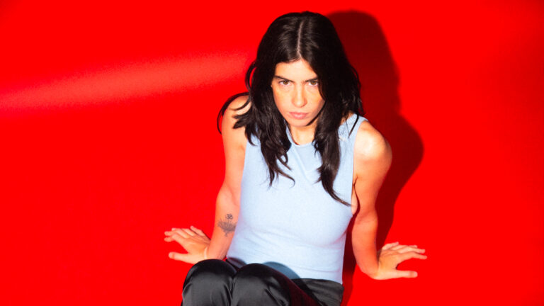 Franzizca lanzó «AMIGA», su nuevo álbum, y hace historia junto al sello de Nina Kraviz